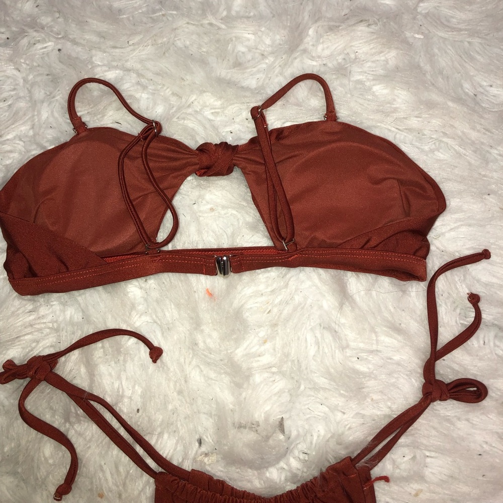 Bikini - Picture 3 of 8